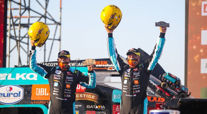 Tim en Tom Coronel halen medaille op na loodzware Dakar Rally