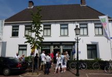 Wandelen door het Oude Dorp van Huizen