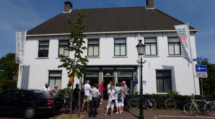 Wandelen door het Oude Dorp van Huizen