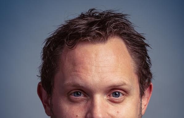 Diederik Jekel brengt eerbetoon aan Chriet Titulaer in uniek Mediacollege