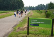De Hollandse Waterlinies Loop langs o.a. de vestingsteden Weesp, Naarden en Muiden.