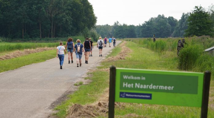 De Hollandse Waterlinies Loop langs o.a. de vestingsteden Weesp, Naarden en Muiden.